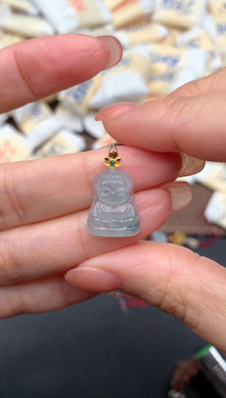 18K金镶嵌挂件翡翠一