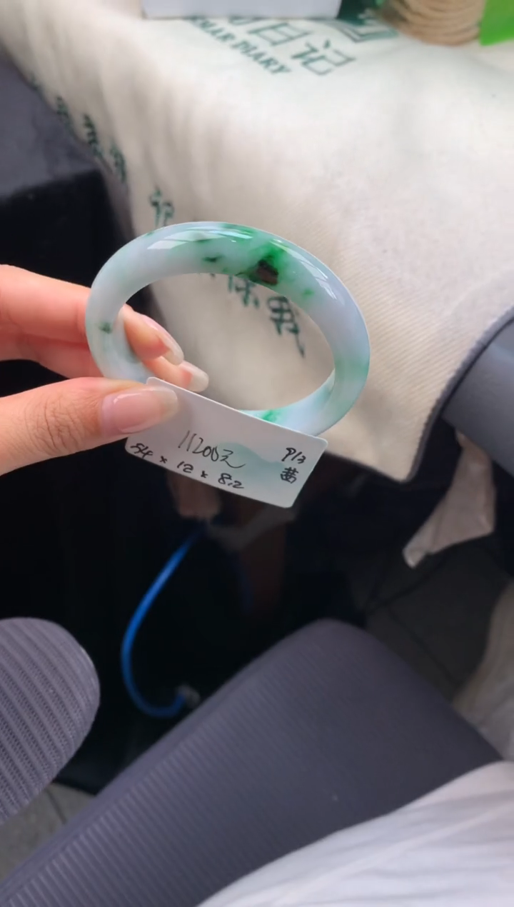 【闪购商品】翡翠手镯未镶嵌女神节#送礼#，下单联系客服核对地址~