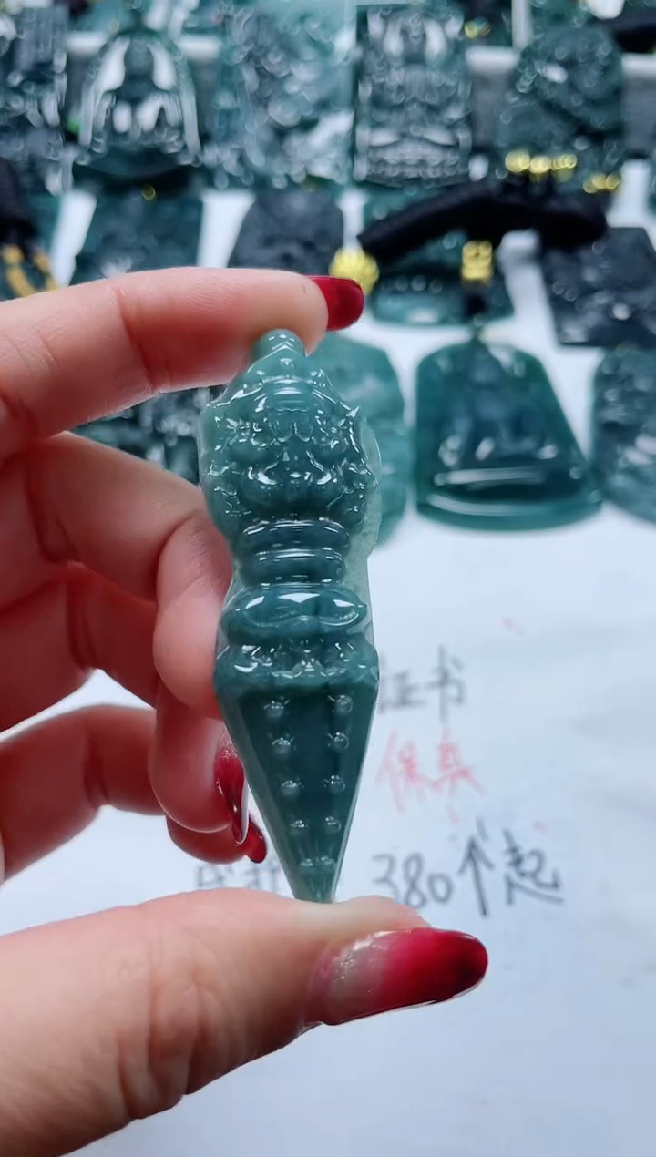 【闪购商品】翡翠颈饰未镶嵌                