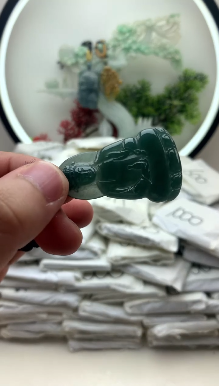 颈饰未镶嵌翡翠素衣