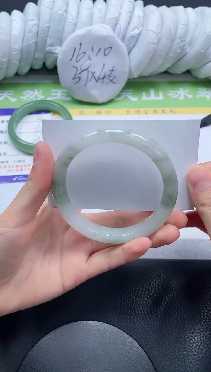 【闪购商品】石英质玉手镯未镶嵌A9-62+