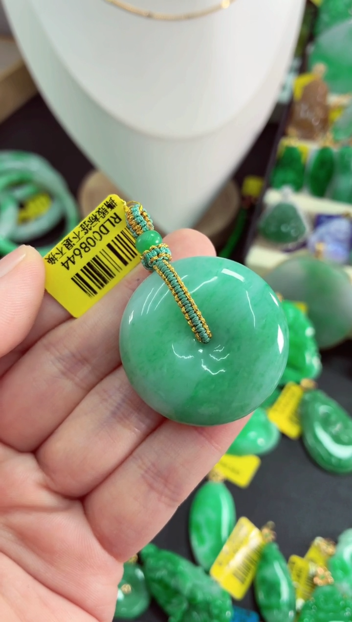 吊坠(不含链)未镶嵌翡翠挂件