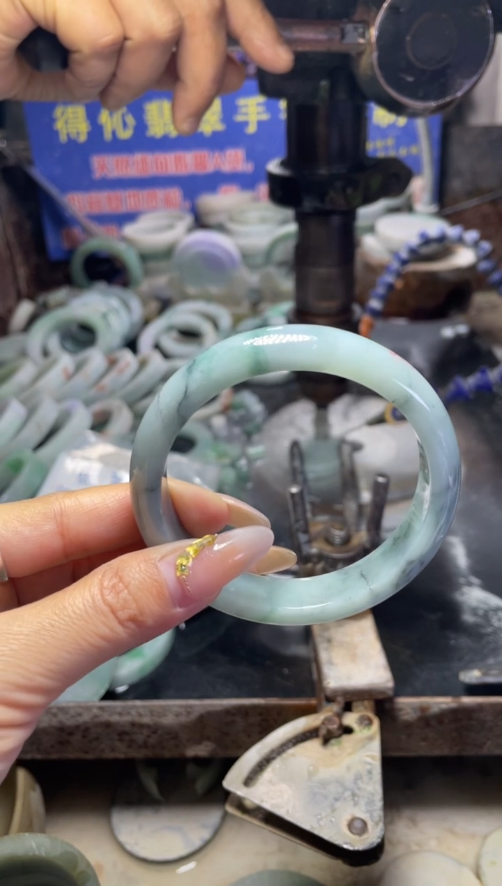 未镶嵌手镯翡翠1