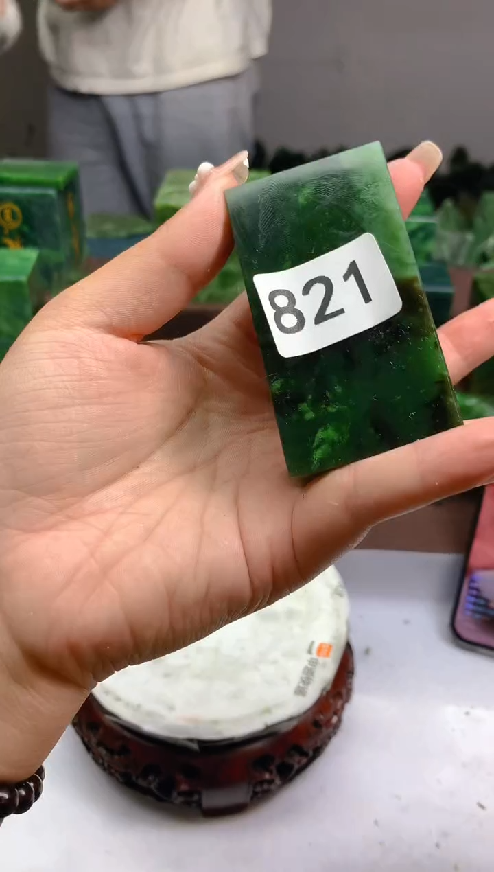 和田玉（碧玉）未镶嵌珠宝半成品821
