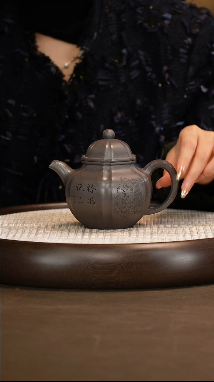 李昌鸿 六方抽角掇球 天青泥 370c/竹杯/狮象玉鼎/人物画