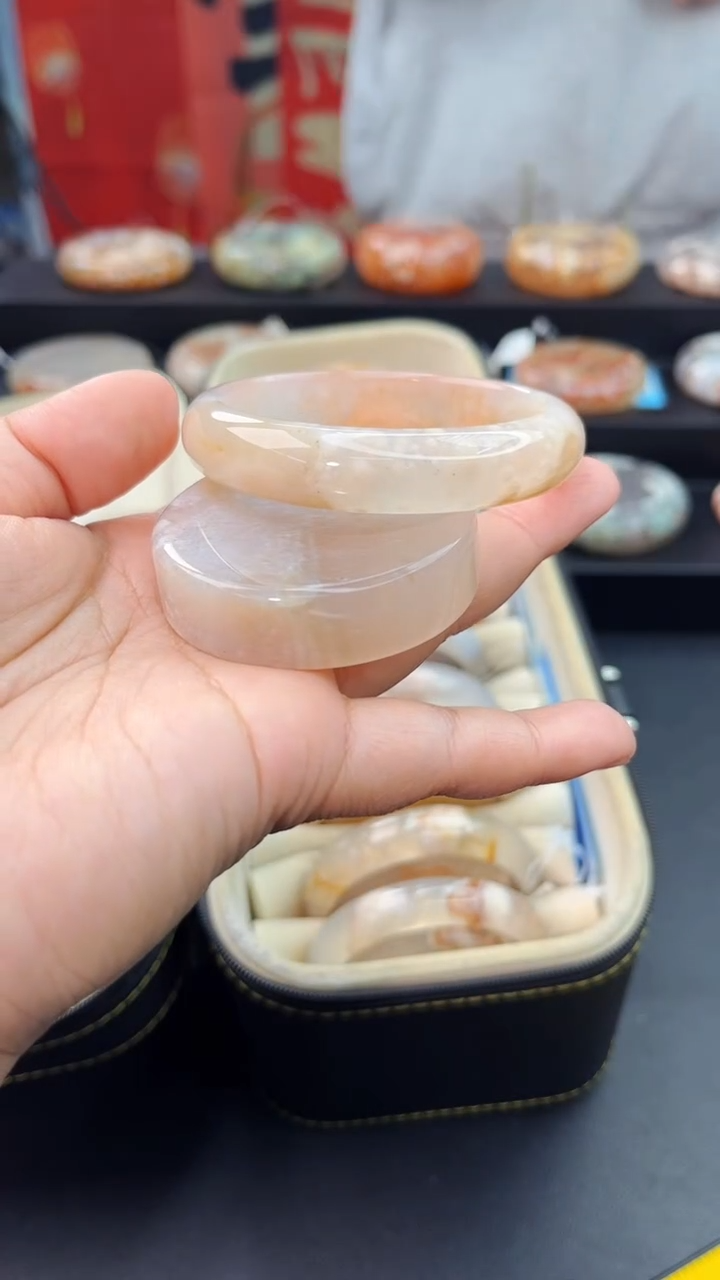 【闪购商品】石英质玉手镯未镶嵌赠送镯心（53圈口）无证书