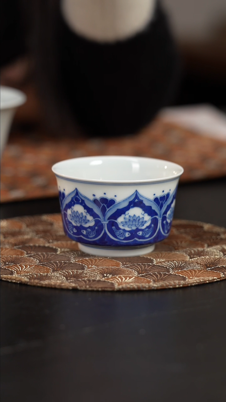 【闪购商品】杯看山柴窑青花宝相