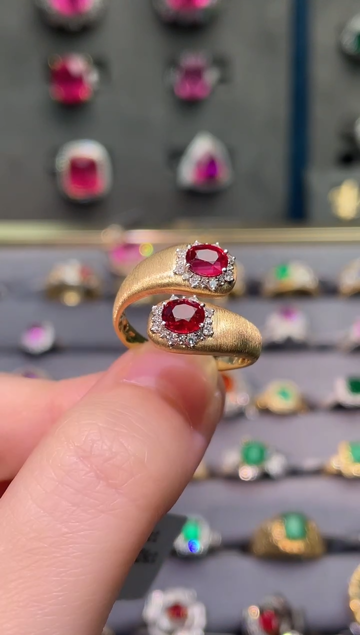 红宝石戒指18K金镶嵌/莫桑比克/无烧鸽血红/1.18ct