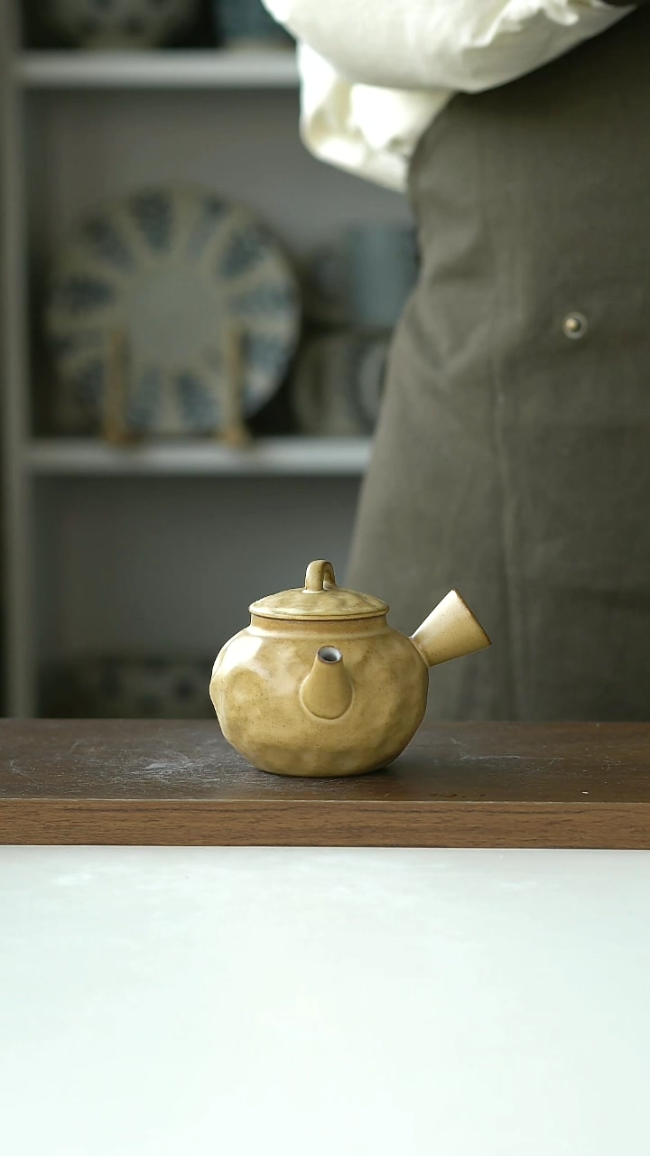 【闪购商品】陶瓷侧把壶送随机盘@4-2@