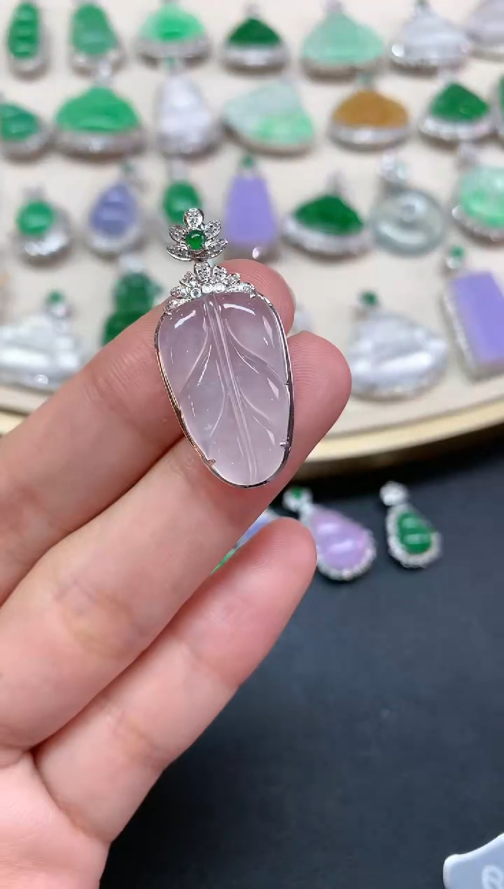 【闪购商品】翡翠吊坠(不含链)18K金镶嵌W12|3980