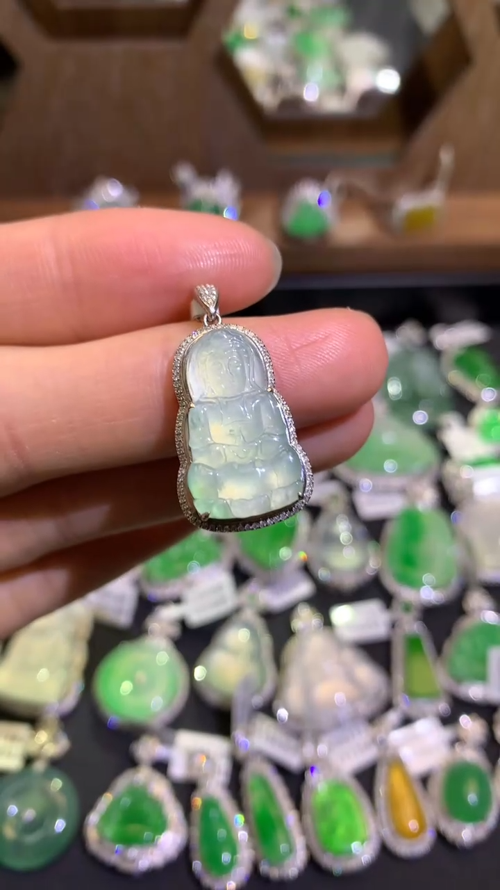 【闪购商品】翡翠吊坠(不含链)18K金镶嵌吊坠