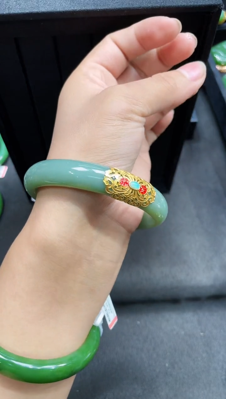 【闪购商品】和田玉手镯18K金镶嵌61多样性发一