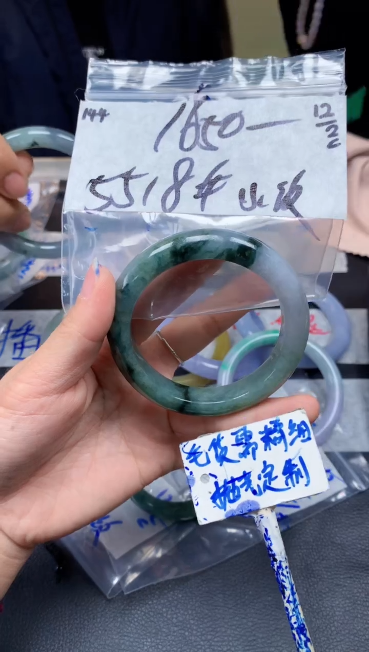 【闪购商品】定制翡翠未镶嵌144毛货需精细抛光手镯多样性拍一发一