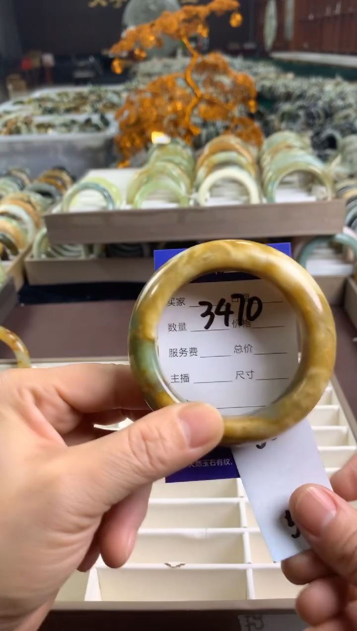 【闪购商品】蛇纹石玉手镯未镶嵌3470
