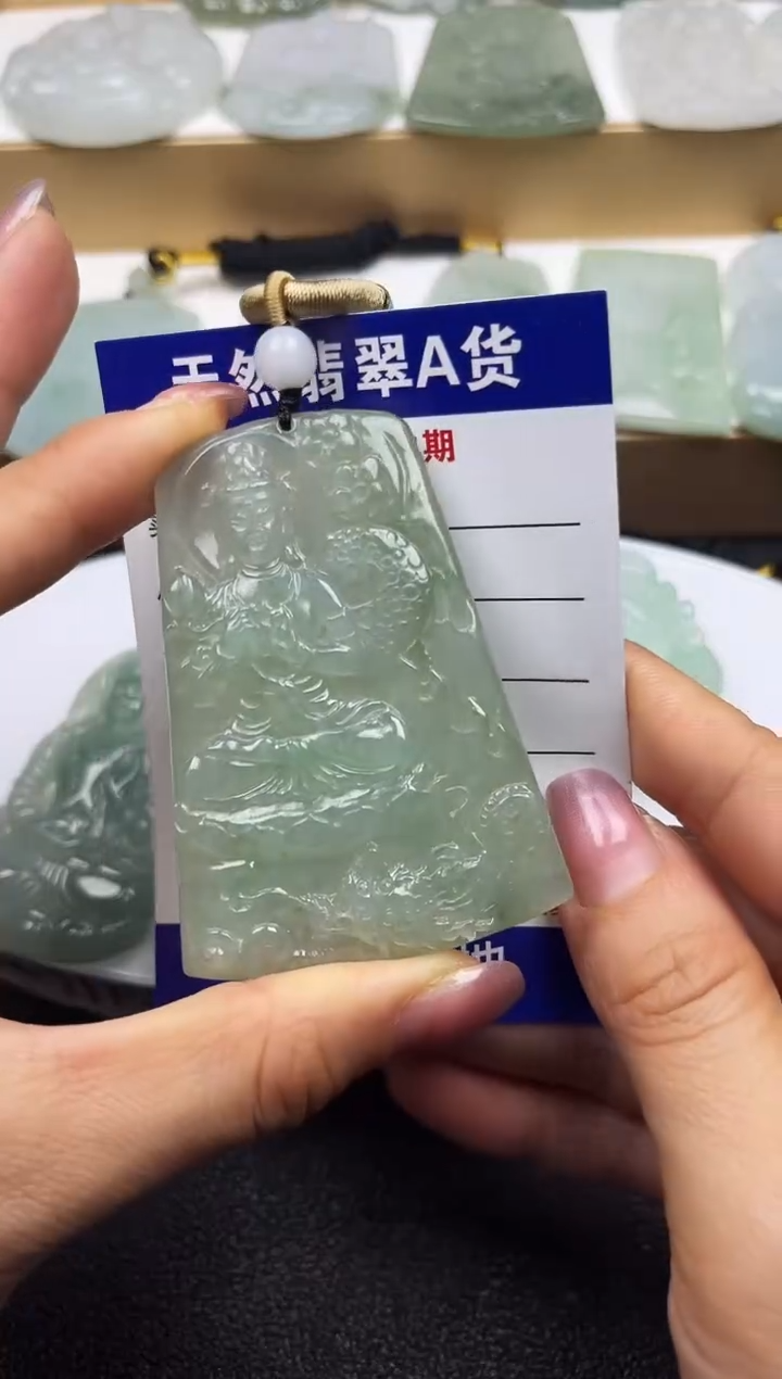 颈饰未镶嵌翡翠  