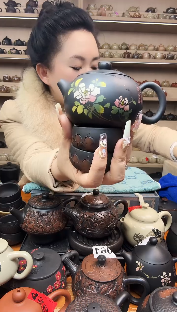 壶彩填西施+2线雕杯 151 