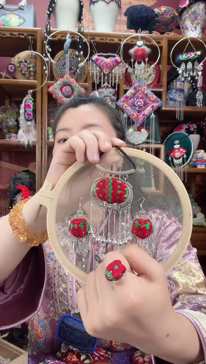 刺绣我****界三件套，耳环+项链+戒指