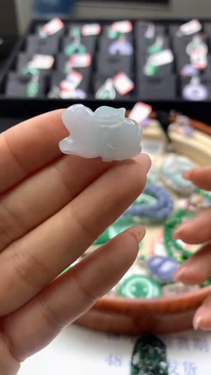 【闪购商品】翡翠颈饰未镶嵌兔子