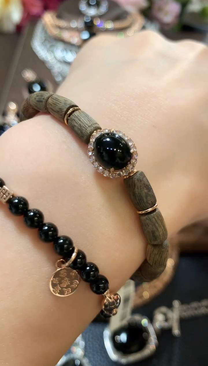 18K金镶嵌手链翡翠a***?m111