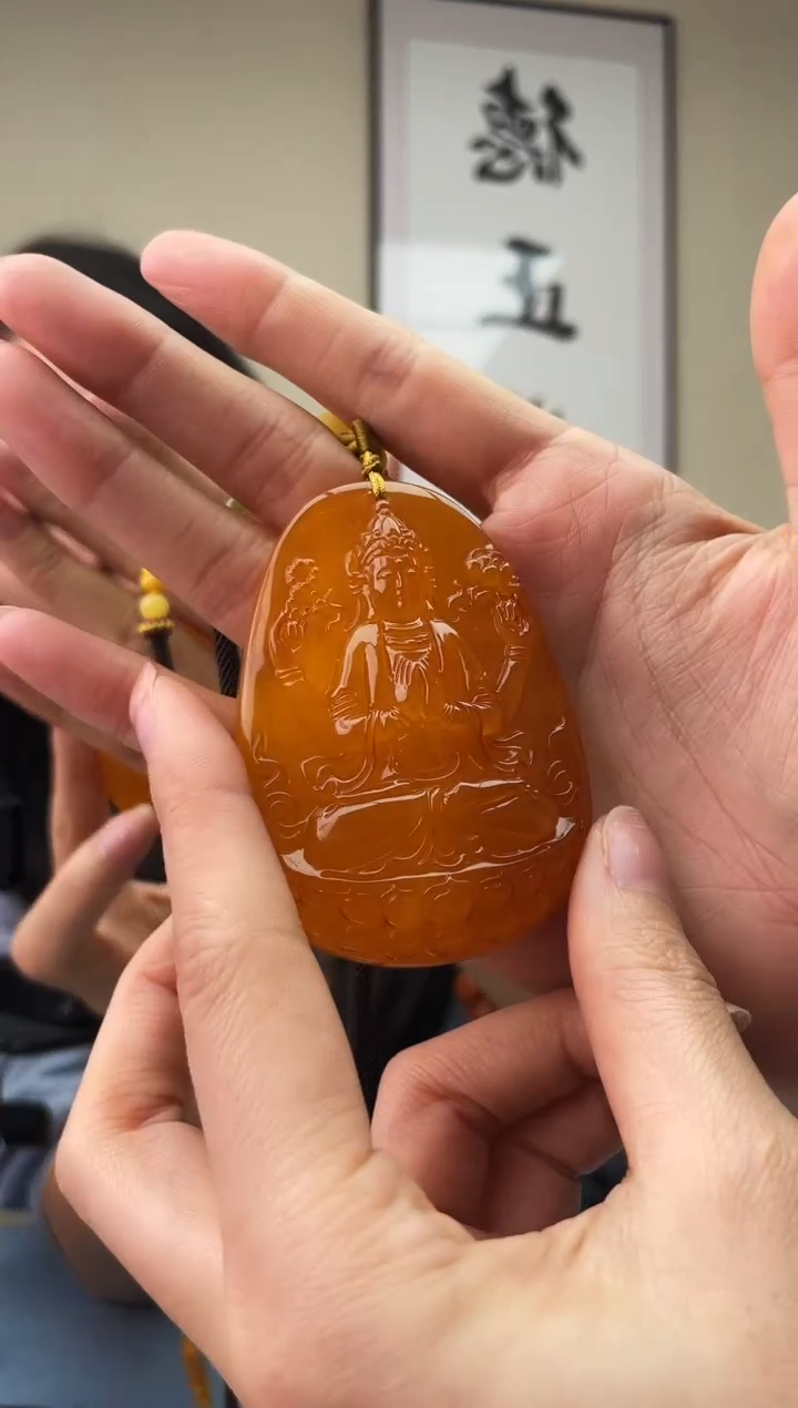 琥珀未镶嵌珠宝奇石T036微瑕四臂观音假一罚十，多样性发一件
