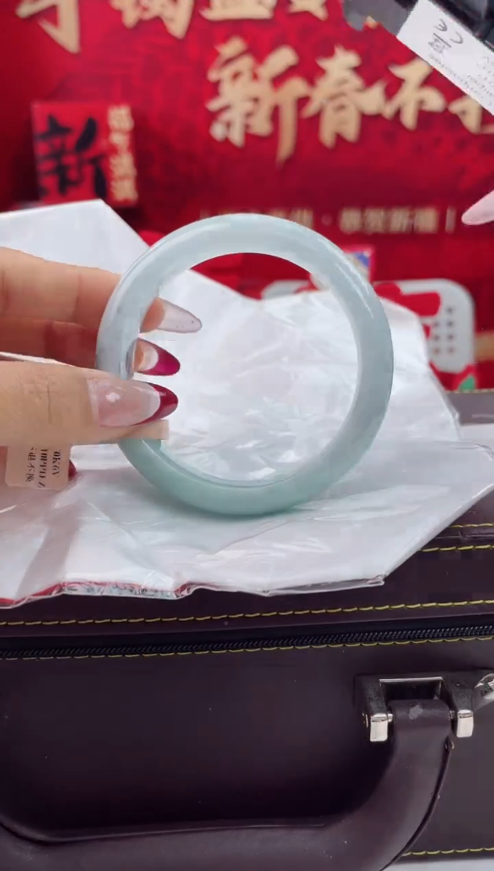 【闪购商品】翡翠手镯未镶嵌8翡翠手镯（微瑕）