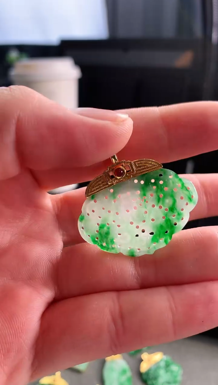 【闪购商品】翡翠吊坠(不含链)18K金镶嵌吊坠