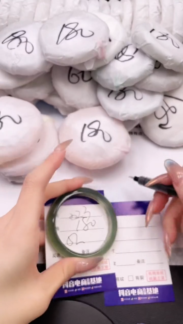 【闪购商品】石英质玉手镯未镶嵌1K323-52