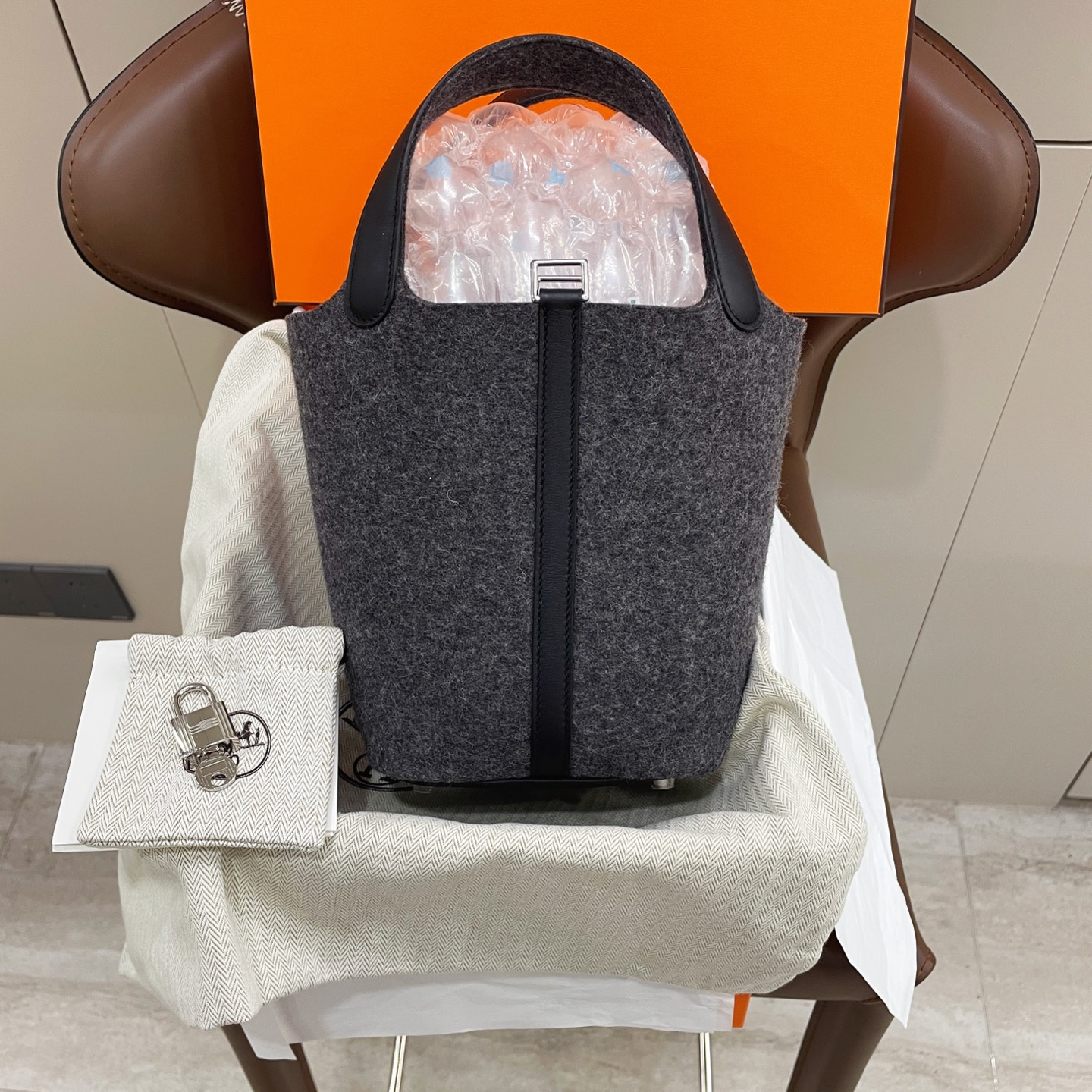 95新 Hermes/爱马仕 灰色银扣菜篮子手提包