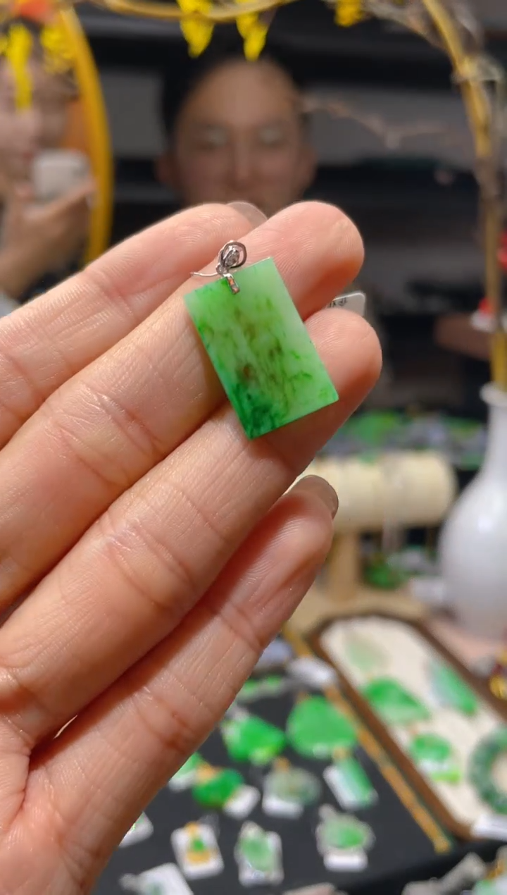【闪购商品】翡翠颈饰18K金镶嵌假一赔三