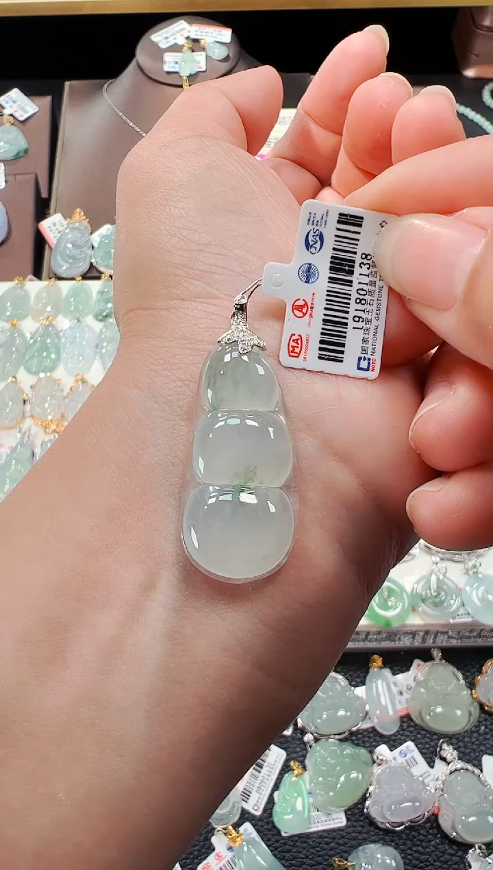 【闪购商品】翡翠吊坠(不含链)18K金镶嵌福豆吊坠1138