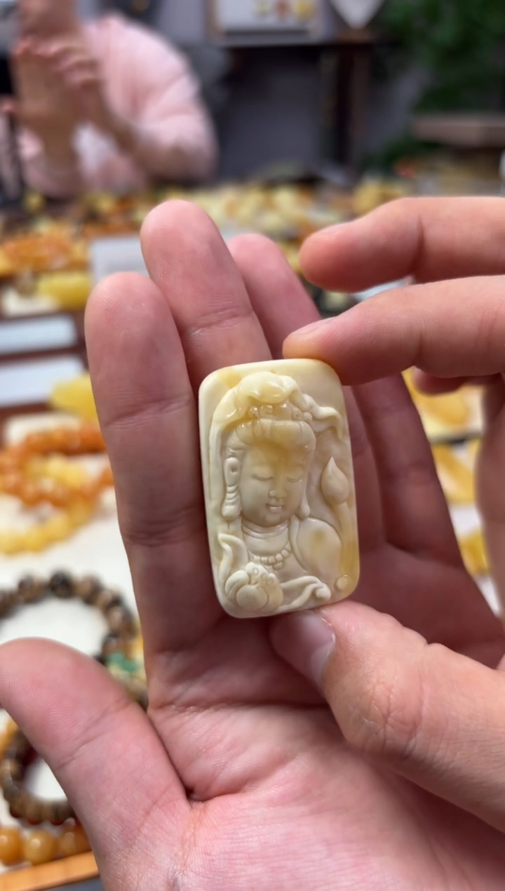 【闪购商品】蜜蜡裸石未镶嵌雕刻