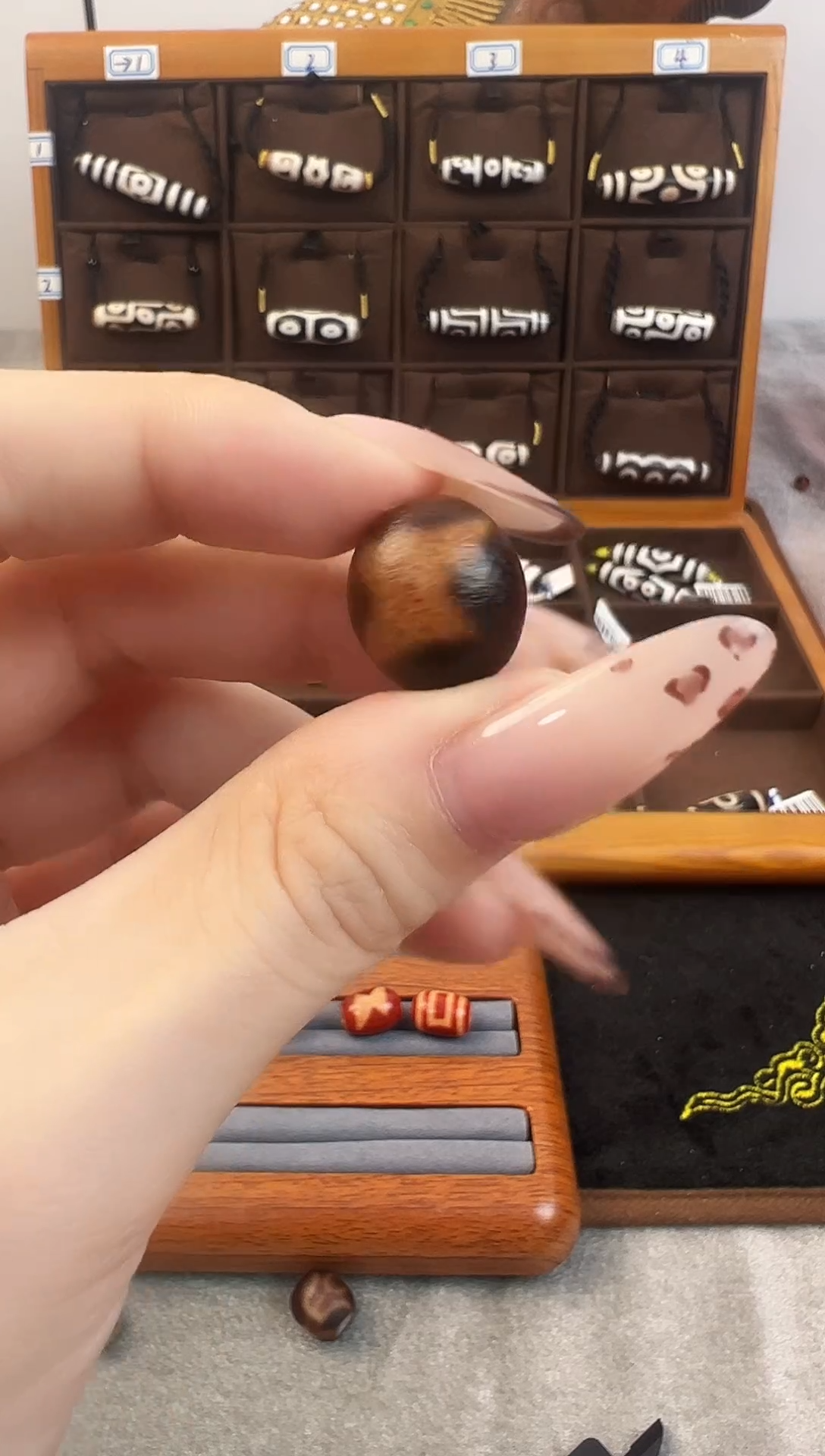 玛瑙/玉髓（覆膜）颈饰未镶嵌77.（微瑕）