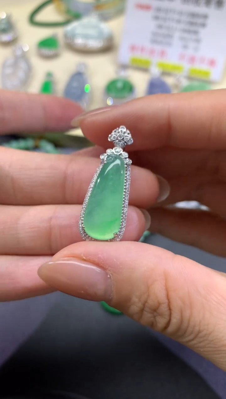 【闪购商品】翡翠吊坠(不含链)18K金镶嵌47