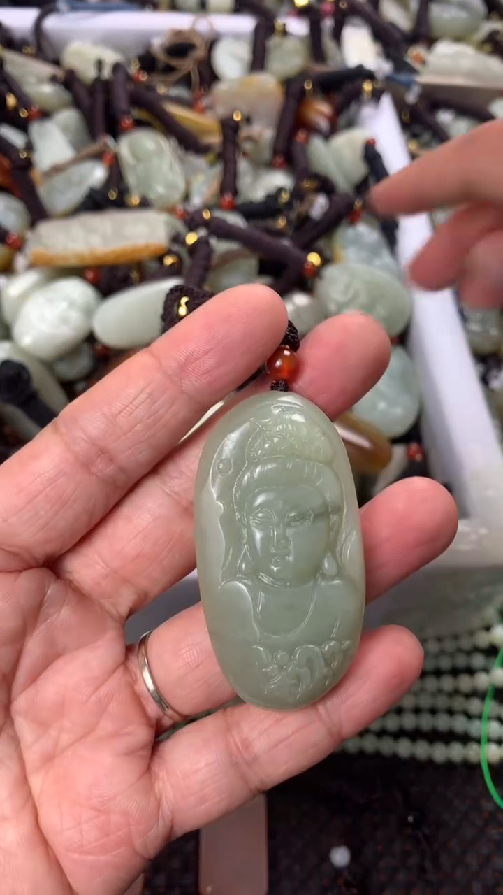 【闪购商品】和田玉颈饰未镶嵌多样性发货没有证书，拍一发一.有瑕