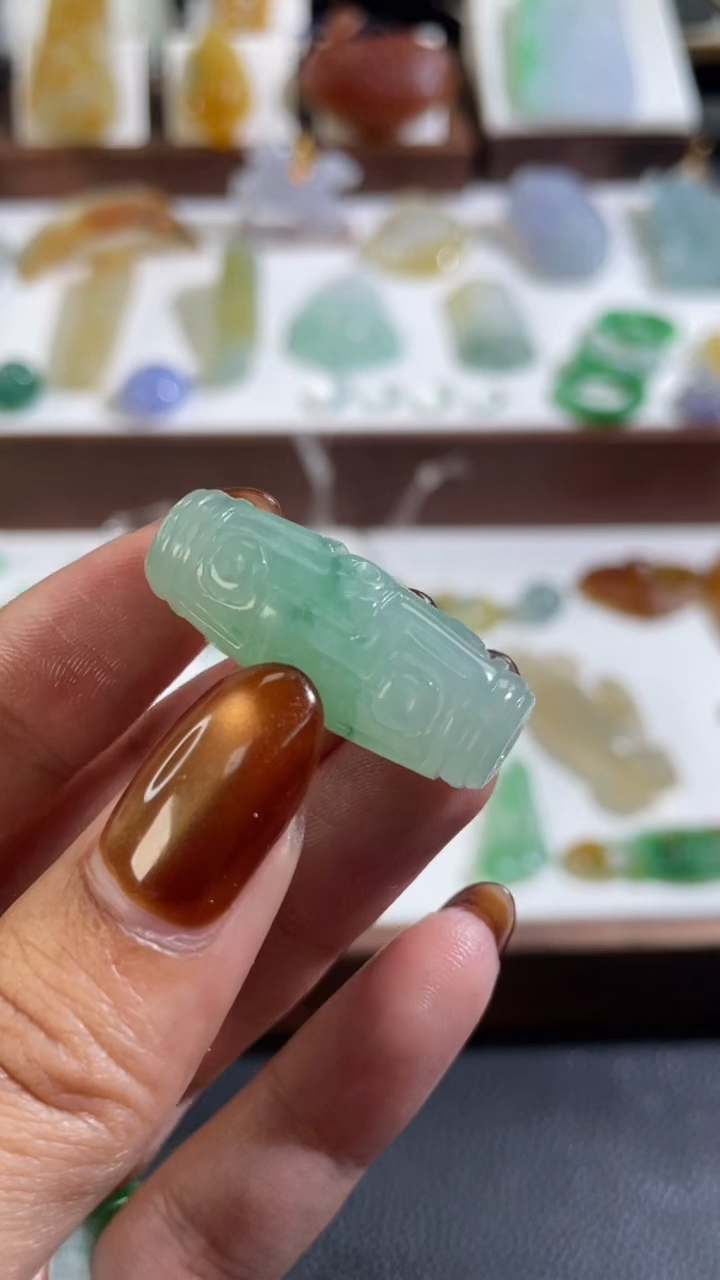 【闪购商品】定制翡翠未镶嵌30.5*12.4*珠珠1500