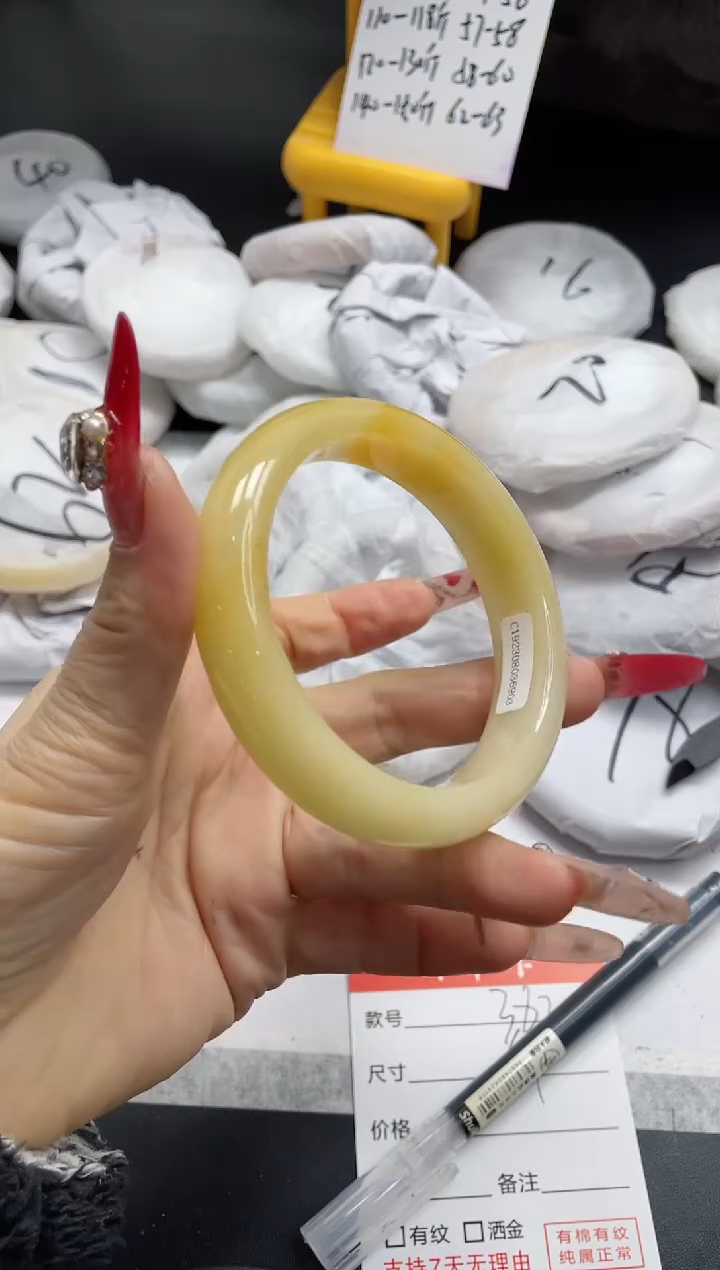 【闪购商品】石英质玉手镯未镶嵌382