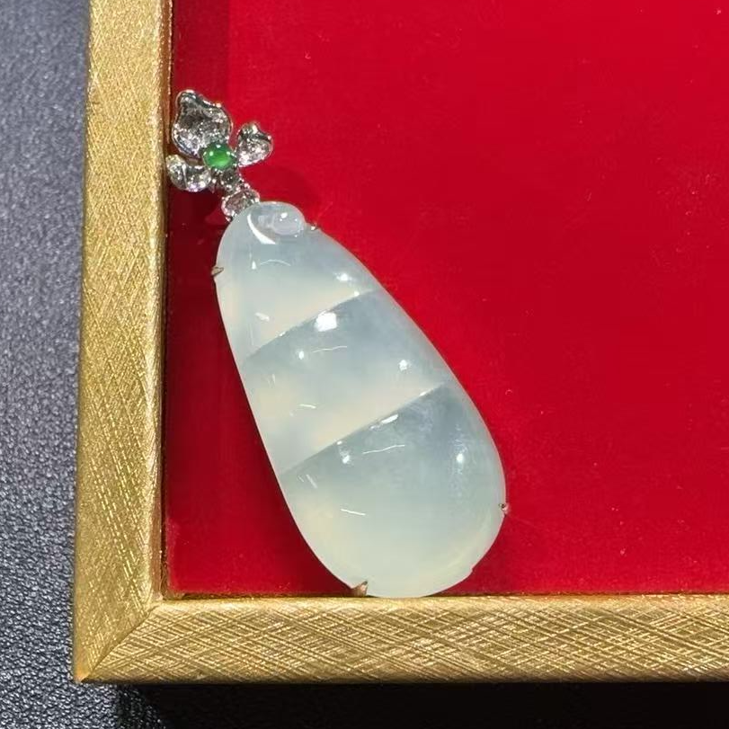 雅姐翡翠-18k金镶嵌翡翠颈饰