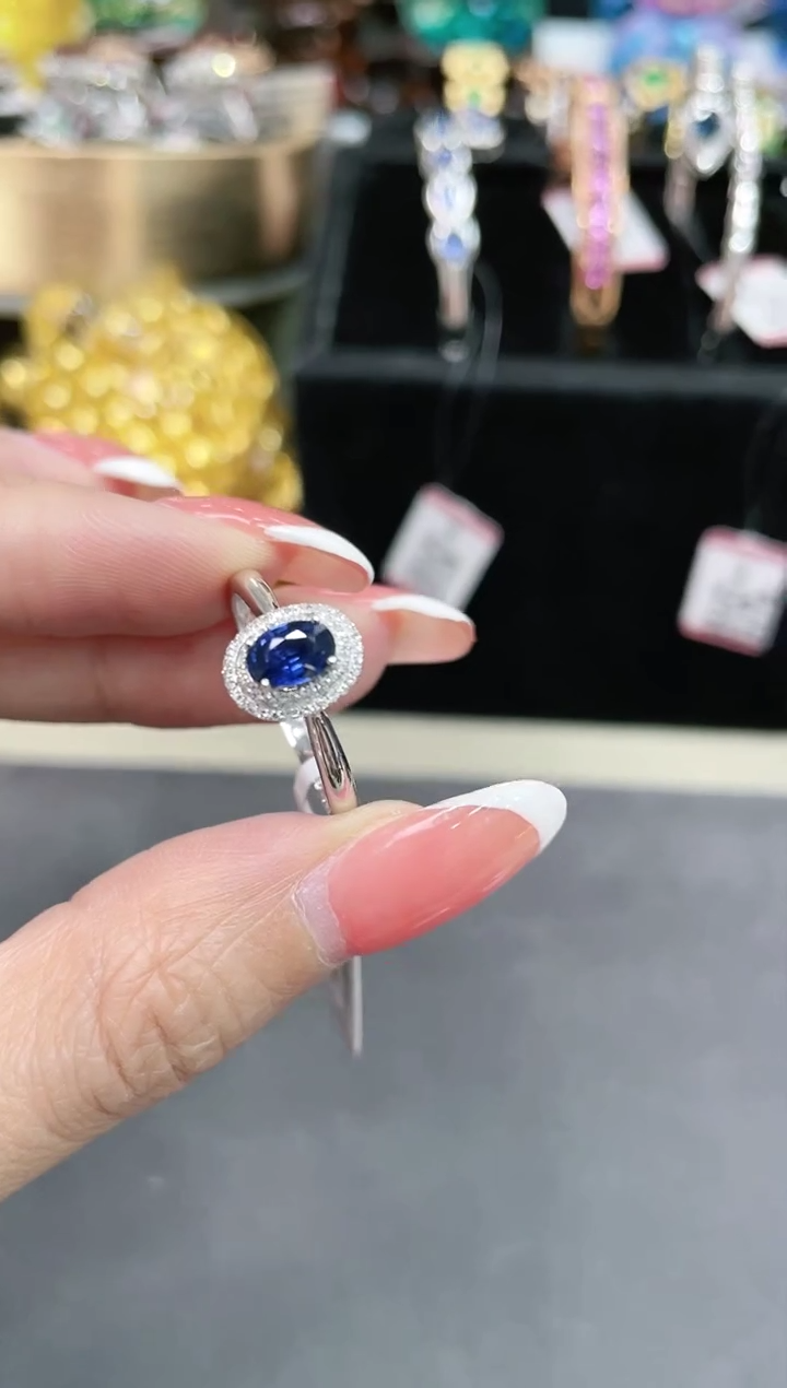 蓝宝石戒指18K金镶嵌戒指