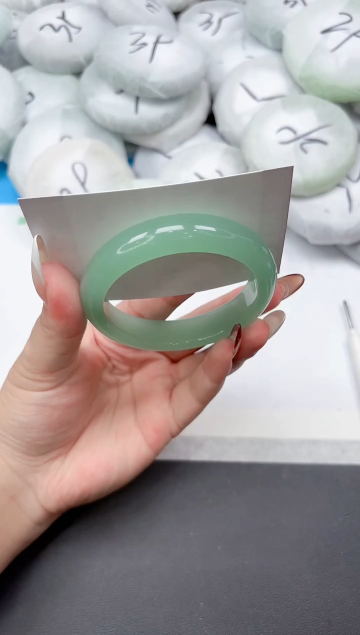 未镶嵌手镯石英质玉136-54.7