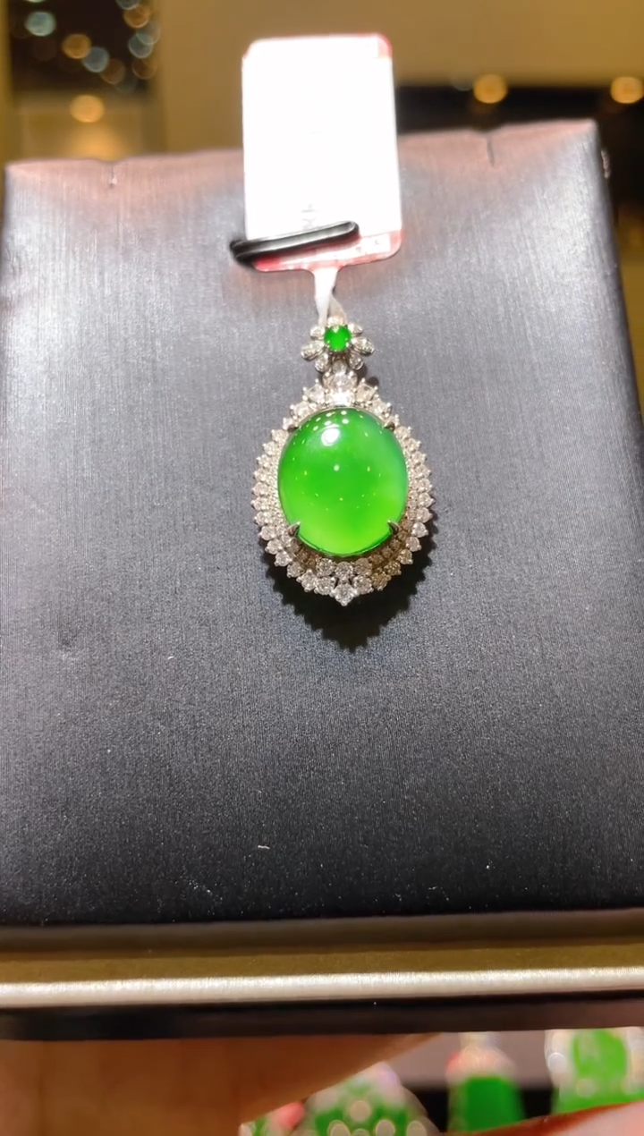 【闪购商品】翡翠吊坠(赠链)18K金镶嵌A78