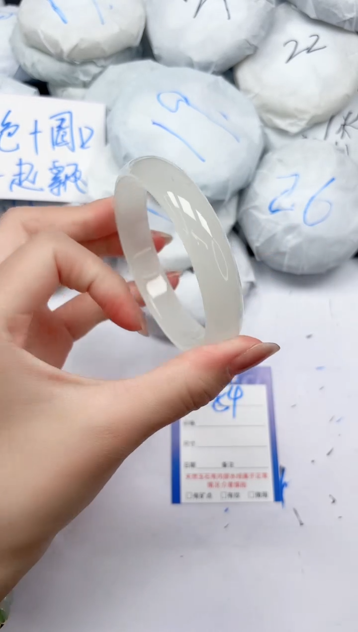 未镶嵌手镯石英质玉54/6162