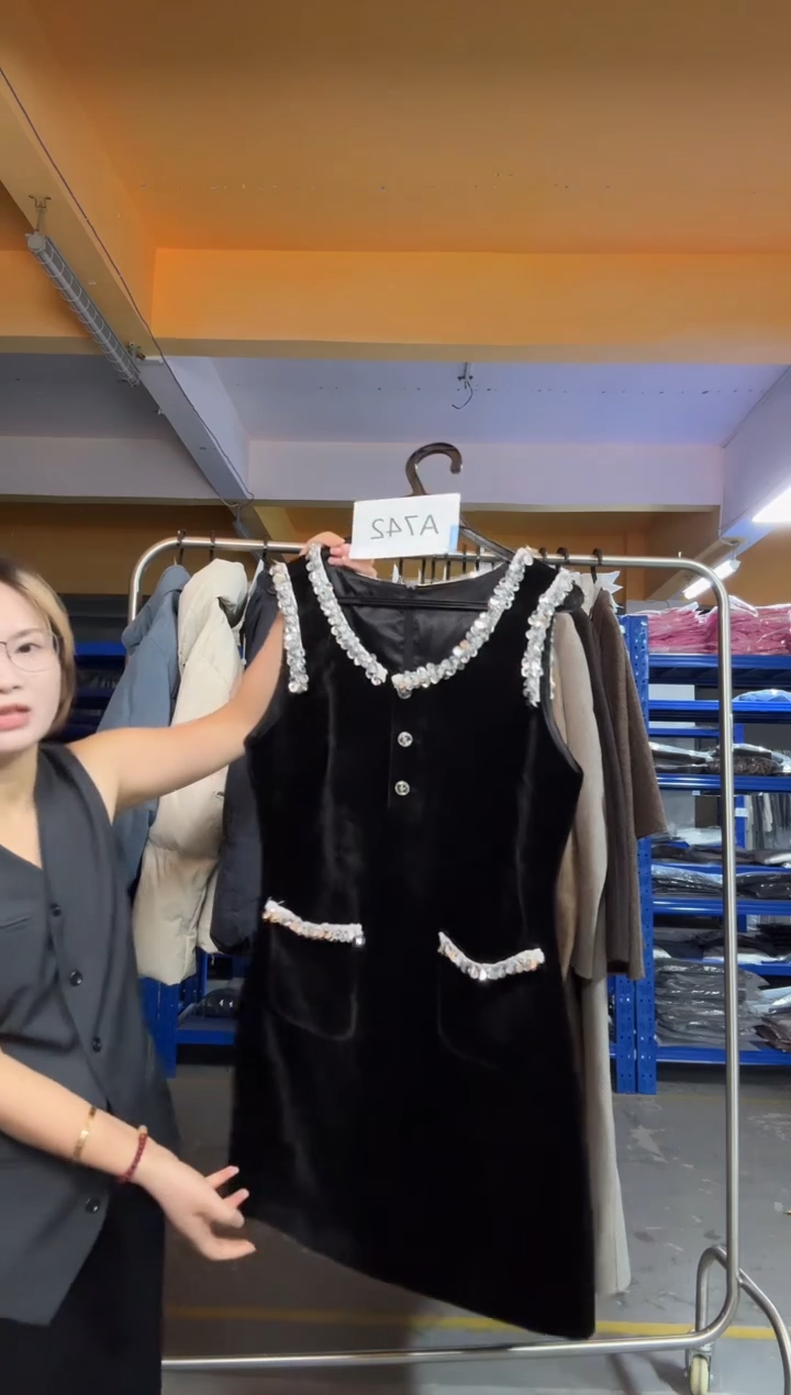 A742黑色丝绒裙L码