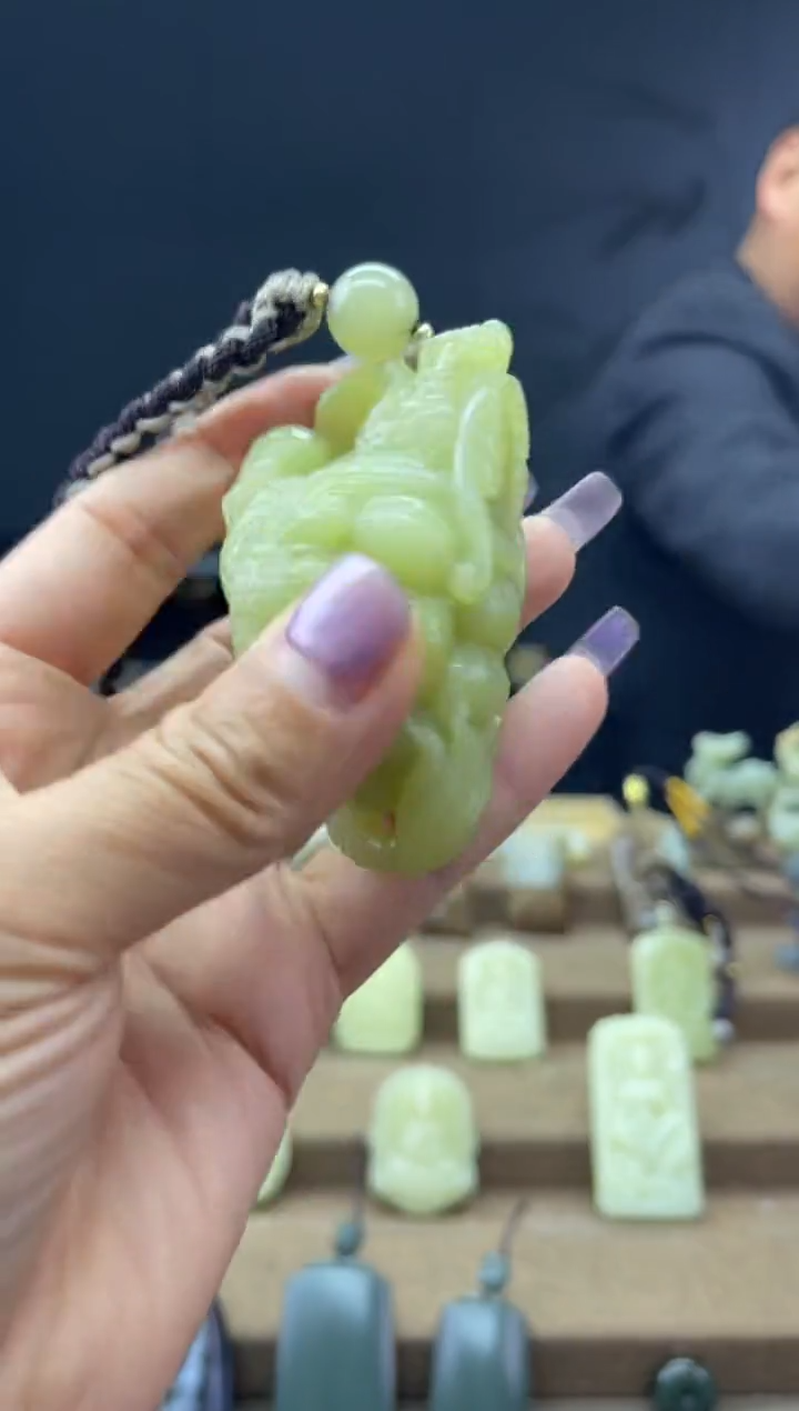 颈饰未镶嵌和田玉1