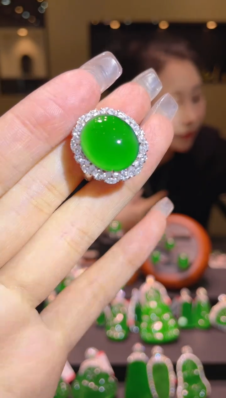 【闪购商品】翡翠吊坠(赠链)18K金镶嵌A52