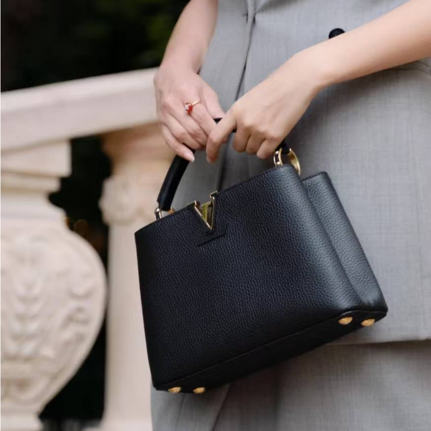 99新 LouisVuitton/路易威登 蔚蓝/黑金全皮cap bb手提包 19年