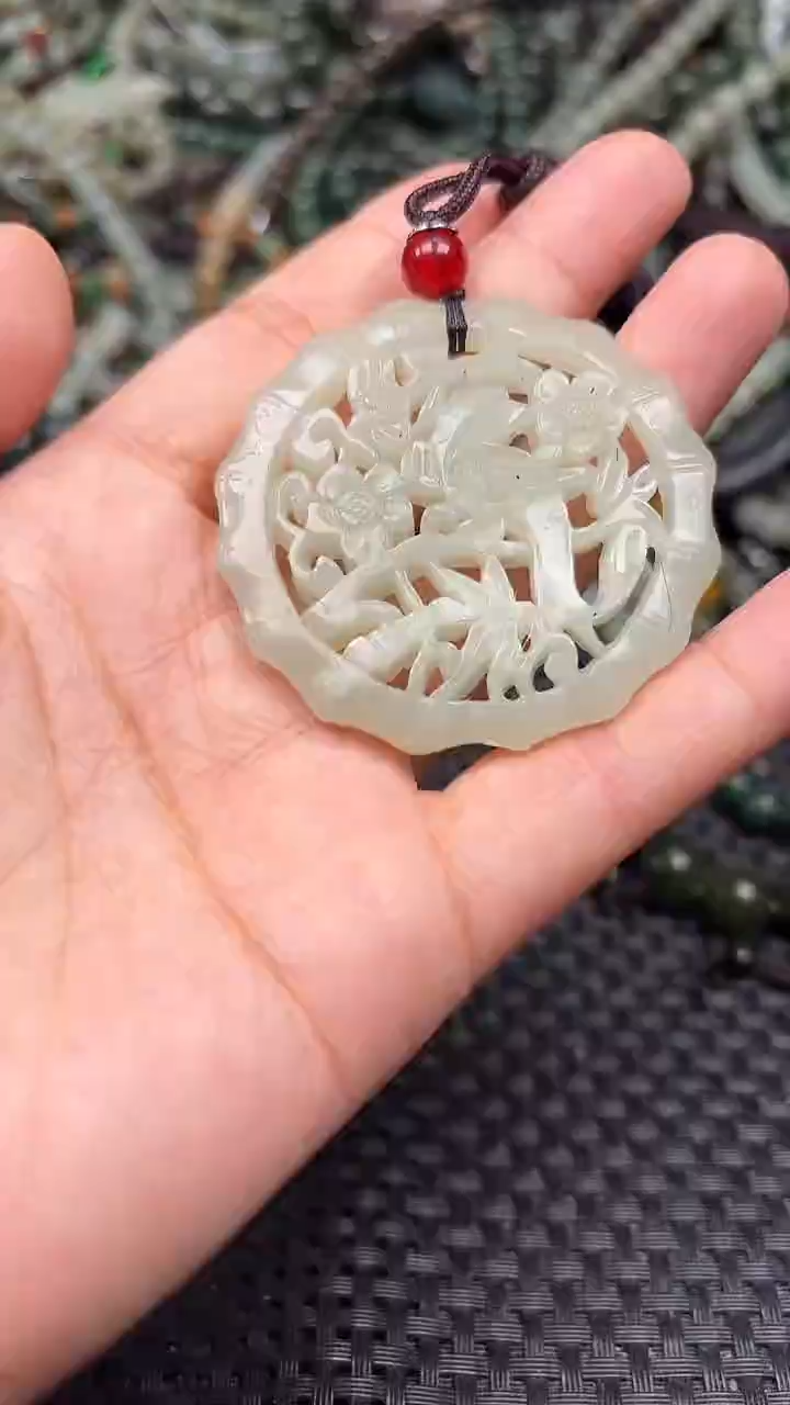 颈饰未镶嵌和田玉1