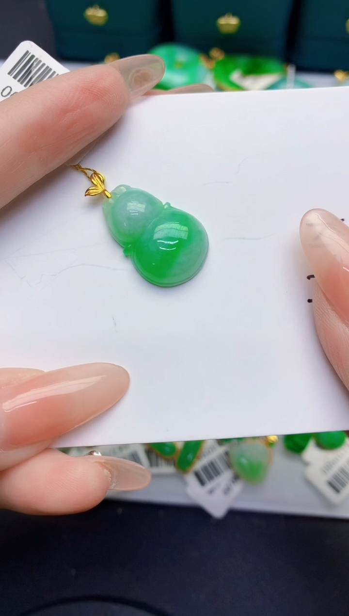 颈饰18K金镶嵌翡翠缅甸天然翡翠A货