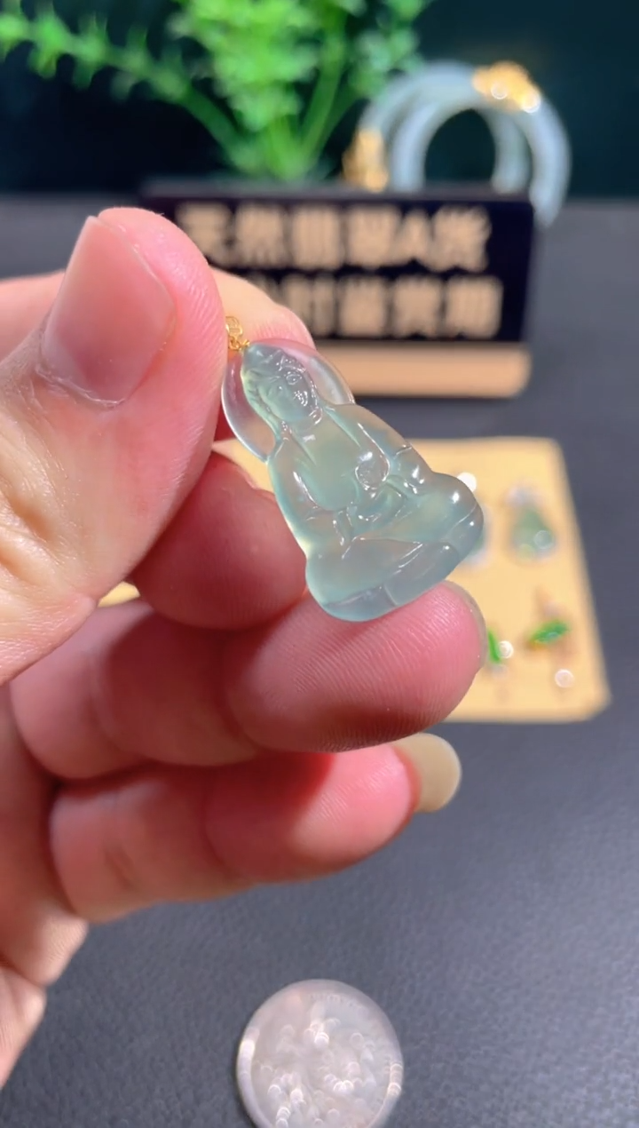 翡翠18K金镶嵌颈饰翡翠