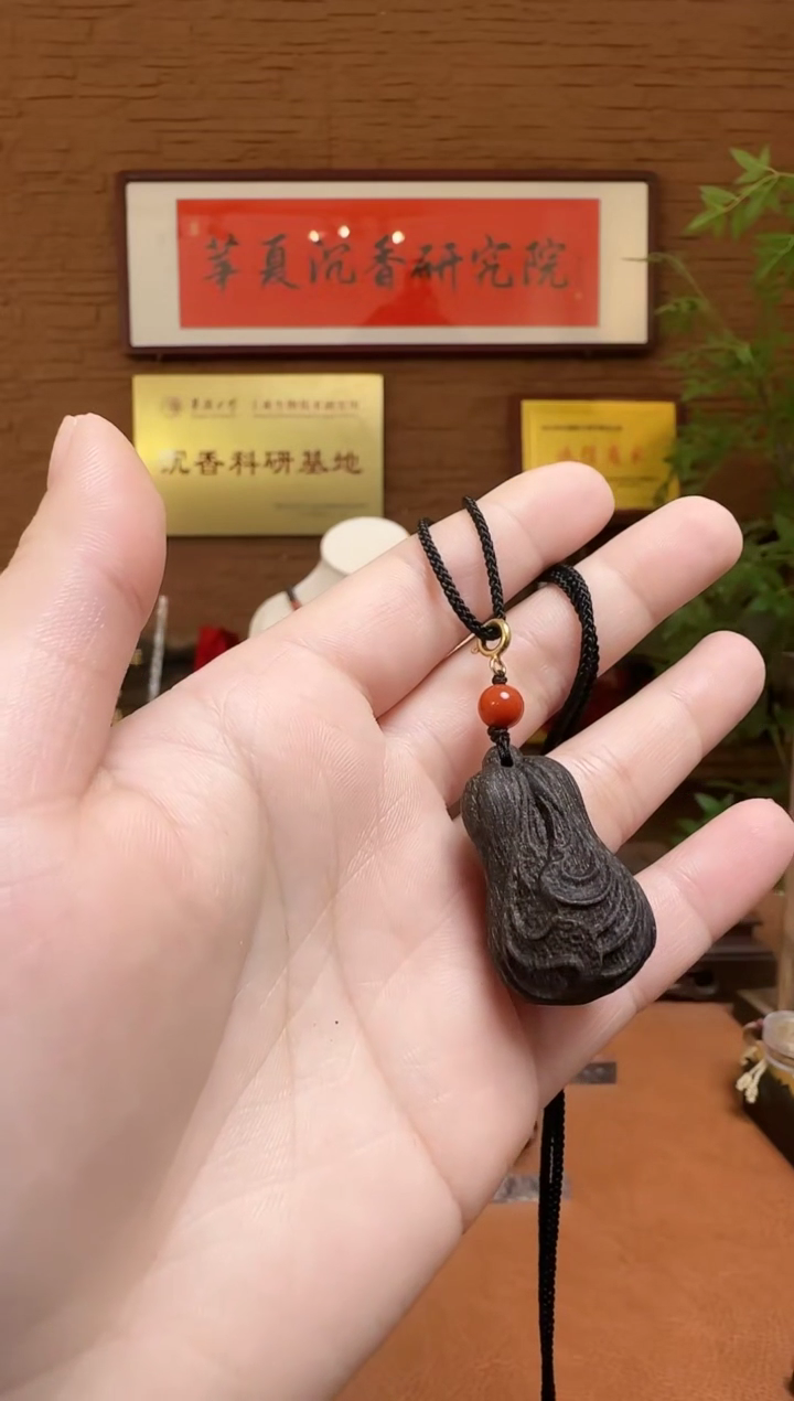 【闪购商品】沉香木吊坠越南芽庄白棋玉化沉水沉香木雕白菜