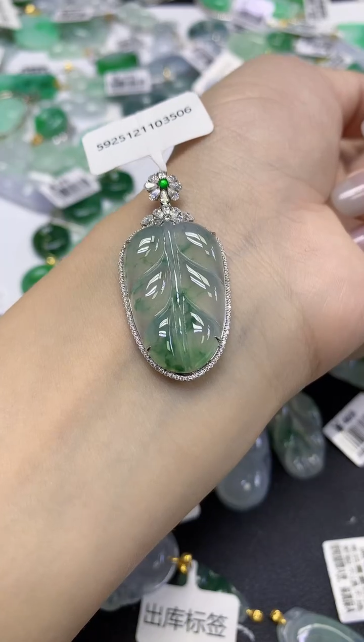 颈饰18K金镶嵌翡翠天然缅甸翡翠A货百元以上9元证书费自理